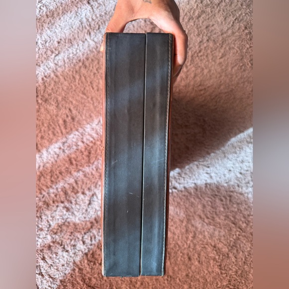 Rare Vintage Leaders in Leather Hand-Tooled Floral Briefcase w/ Combo Lock - Picture 6 of 10